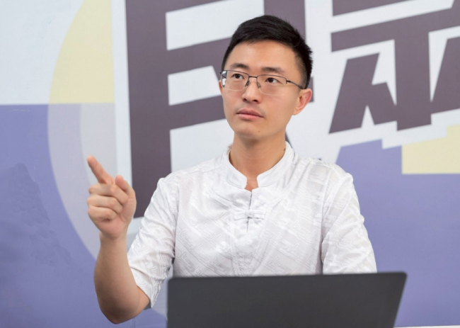 侯汉廷盘点“大罢免鬼话” 低级诈骗秀再现