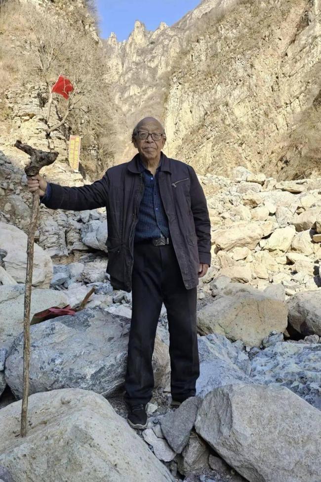 81岁“愚公”11年私费造出万步天梯 传承北岳文化
