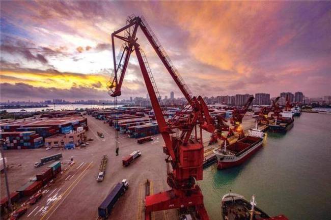 媒体：特朗普的奏效清单写满“抢钱” 公共转向中国互助