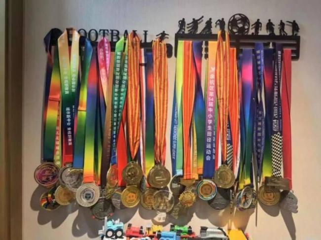 11岁儿子在小区创业 2个月赚了6千元 小小年纪展现大能量