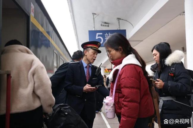 百年广州站发出最后一班普速列车 告别慢时光