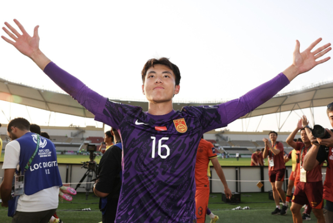 李昊无缘最佳门将 33次扑救难阻失利