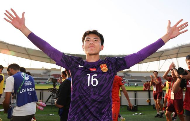 心理战失效！李昊向日本球员喊话“看我眼睛” 对方不听+稳稳罚进 言语干扰未奏效