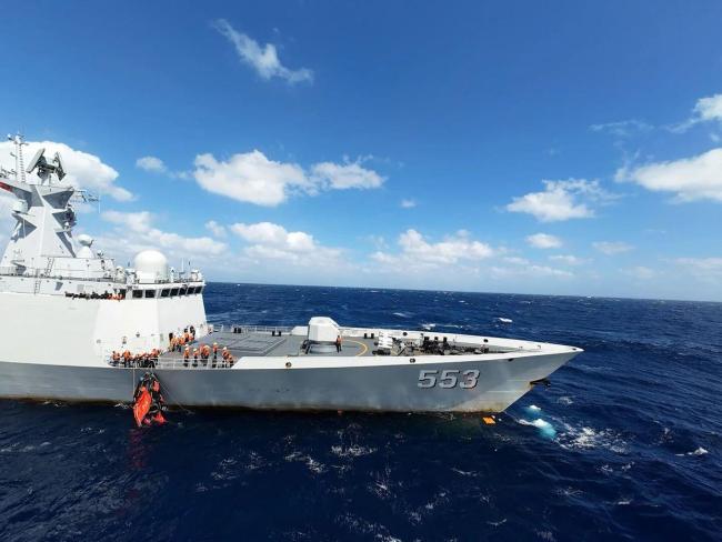 画面公开！南部战区紧急救援外籍货轮 21名船员遇险