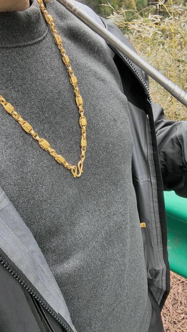 男子遗失80克金牌价值近10万 景区游玩时不慎丢失