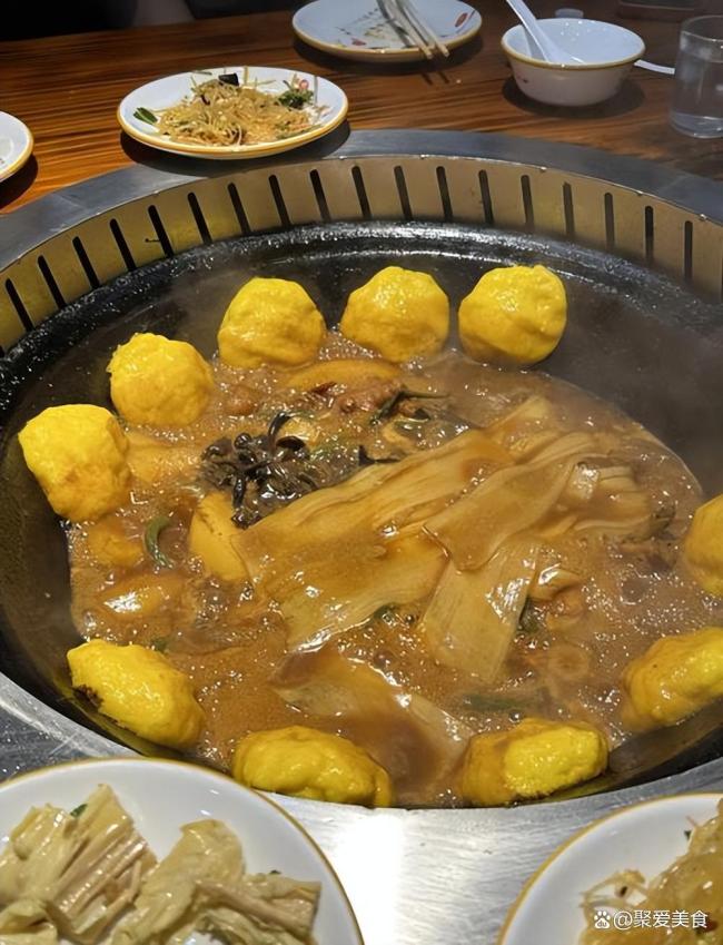 铁锅炖大鹅妥妥拿握搭客味蕾 吉林好意思食探秘