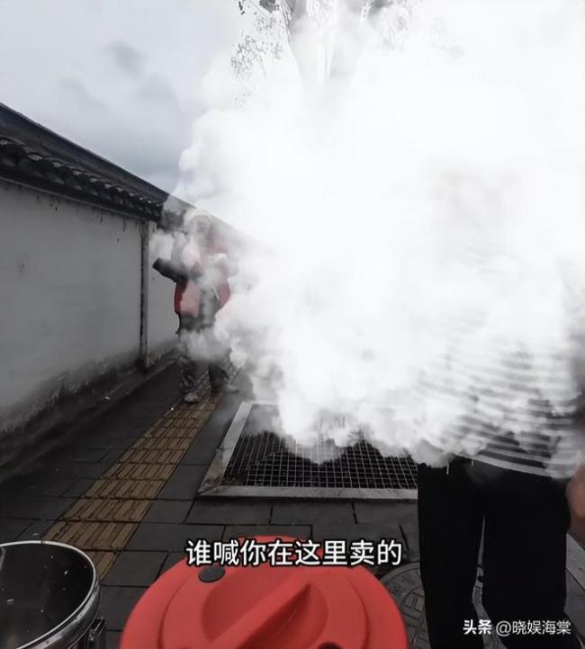 女子工地外卖饭遭食堂人员驱赶辱骂 凭双手谋生何错之有？