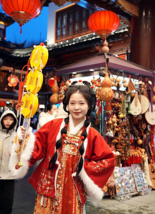 2026上海豫园灯会璀璨点亮