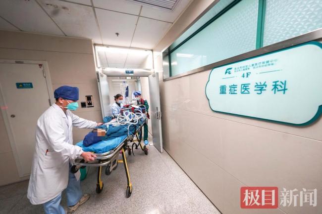 女童心脏濒临崩溃 ECMO团队紧急救援 生死时速挽救生命