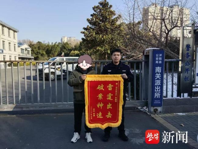 两男子拉车门盗窃两天后被抓