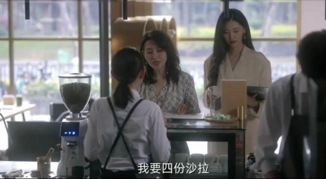 卖炸鸡的摇奶茶的集体盯上轻食 轻食界来新人了