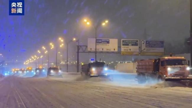 俄罗斯莫斯科遭遇强降雪天气