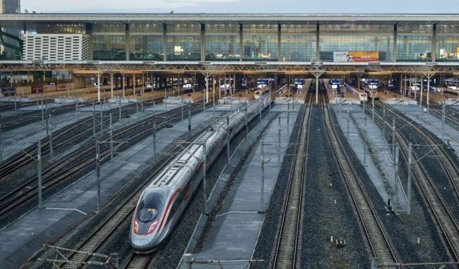 京沪高铁再提速 抢走坐飞机的打工人 最强牛马专列升级