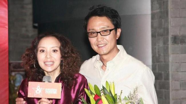 王楚钦与吴刚合影 体育与演艺的奇妙碰撞