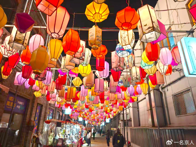 北京前门的年味儿已上线 光影交织喜迎春