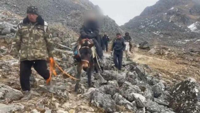 男人擅闯贡嘎山禁区失联被救