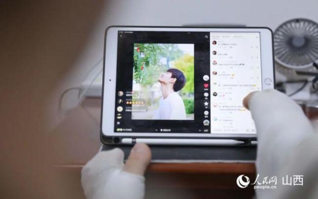 无臂博士生用脚敲出4篇SCI论文 科研路上的坚强脚步