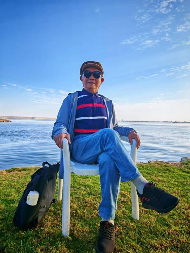 82岁大爷背包环游世界