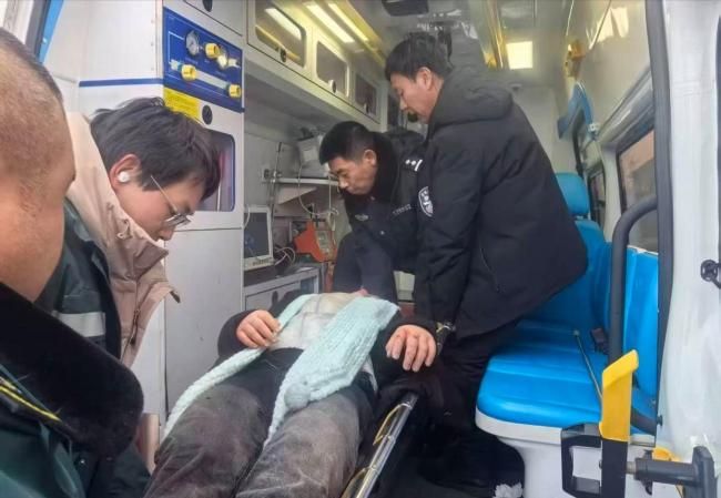 女大学生东北冻伤三根手指或截肢 意外晕倒雪地引发关注