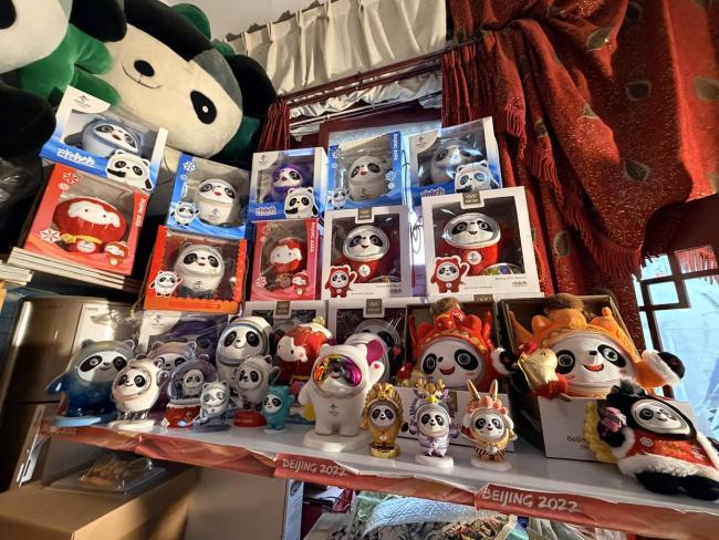 “奥运迷”收藏七千余件纪念品