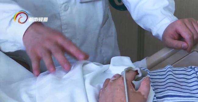 连炫几天杀猪饭 男人剧烈腹痛 暴饮暴食风险大