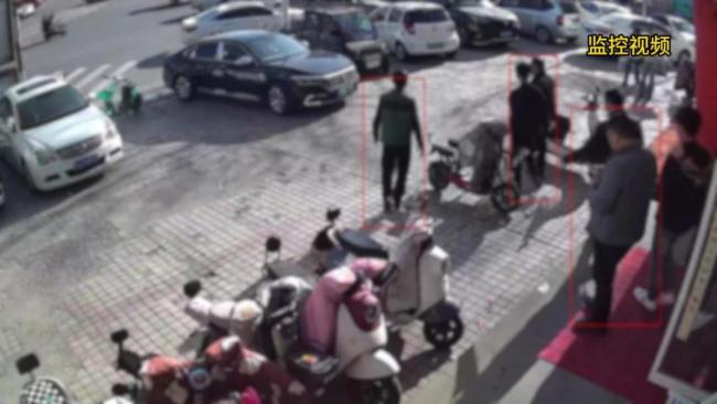 小伙买700万黄金引店员报警 疑为电诈洗钱