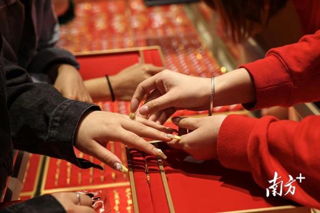 金银为啥大跳水 获利盘集体逃跑引发暴跌