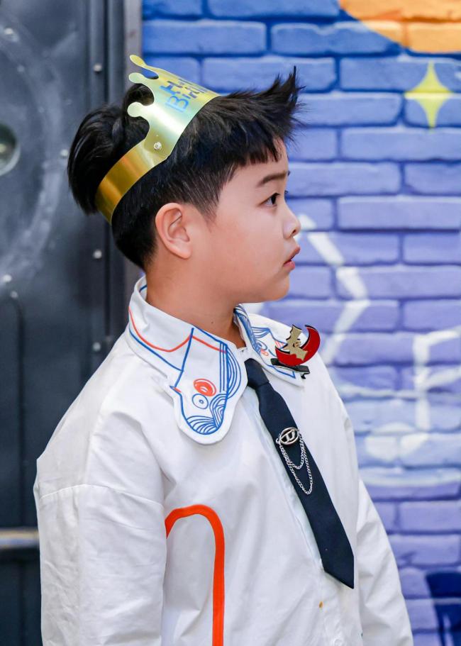 董璇带小酒窝现身朵朵诞辰宴 总角之交同框有爱