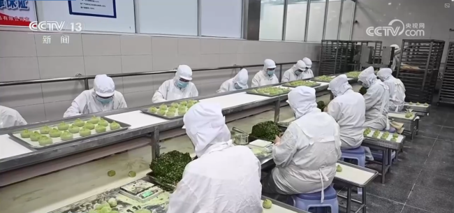 “年味兒”國貨加速出口 “洋年貨”走俏市場 
