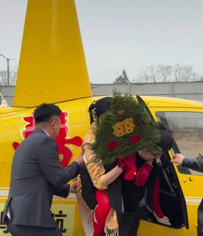 须眉租直升机迎娶新娘