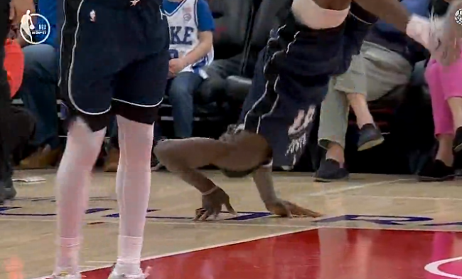 独行侠球员西塞倒地后献技鲤鱼打挺 属目蓦然引爆全场