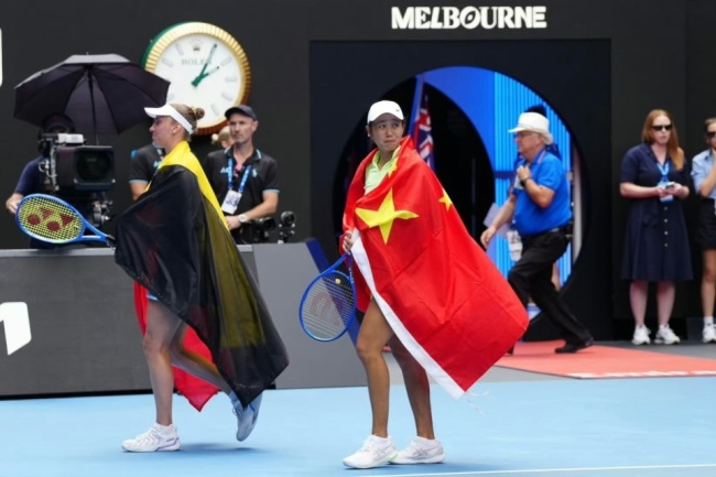 37岁张帅落泪!直言大满贯第3冠等太久,致敬郑洁:20年前你开创先河 中国骄傲再夺澳网冠军