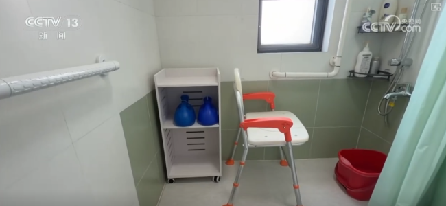 精细暖心实招“托”起“一老一小”