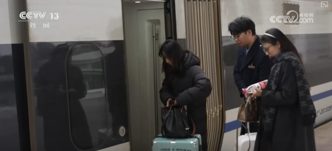 AI巡检 服务升级“组合拳”就位 护航旅客平安返乡