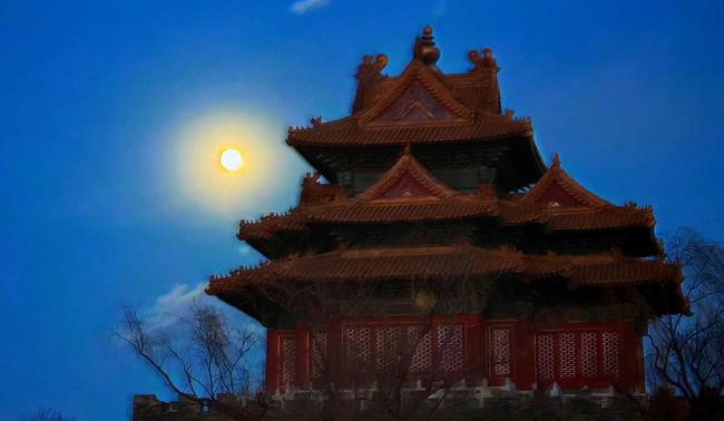抬头看！北京此时圆月正当空 夜景美不胜收