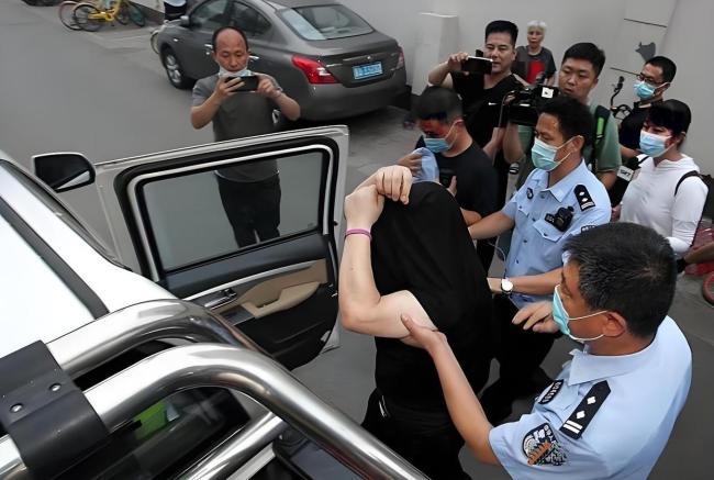 警方通报男子将同小区居民捅死 琐事争执酿悲剧