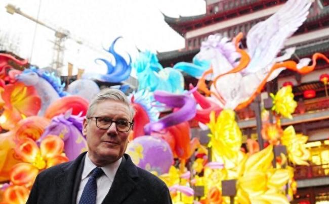 斯塔默：用筷子 不惧特朗普言论 坚定访华深化合作