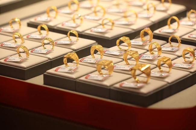 金银价格大跌 有回收商1天亏百万 市场乱象频出