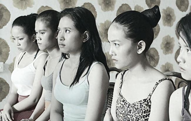 小女孩问爱泼斯坦你要把我带到哪 揭露全球权力网络的暗流