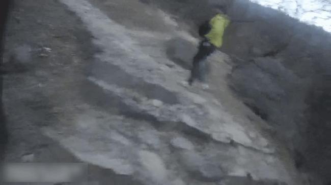 男子登山时受伤警消联合施救