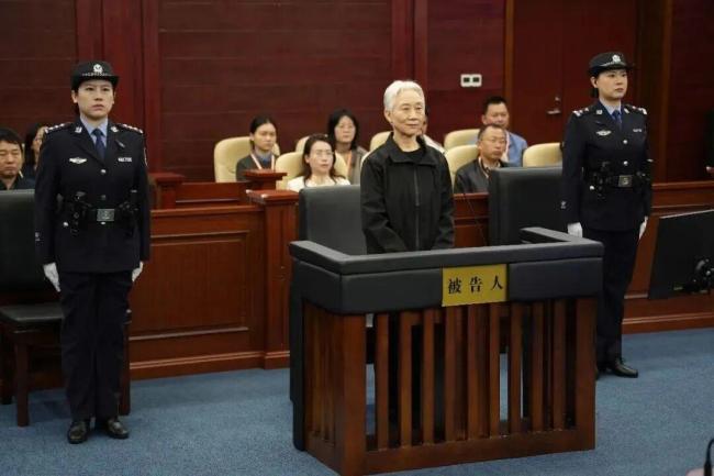 “女老虎”李微微被判无期