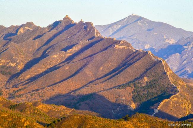 乡间小路偶遇一人一马从容踏雾而行 心若止水万物皆安