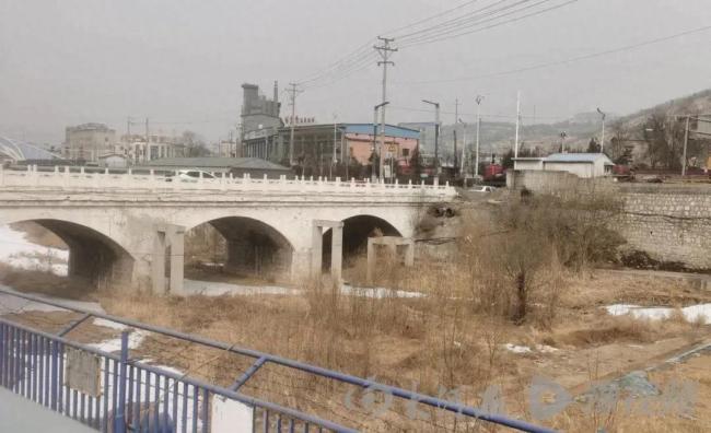 教师与副校长聚餐酒后坠桥身亡