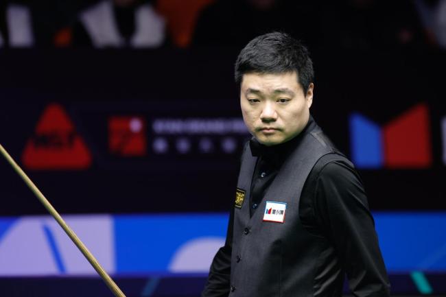 丁俊晖做出神级斯诺克 狂罚霍金斯12分 但霍大叔第4杆解得精彩