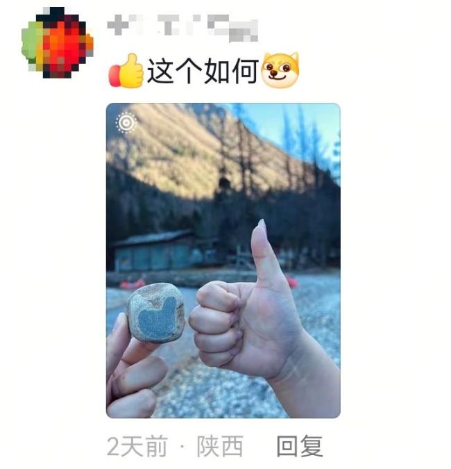 男子10年拼出“天然时钟” 奇石天成数字