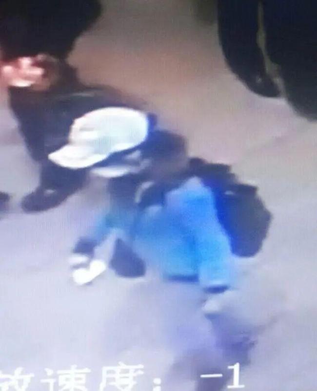 大二女生失踪8年 父亲悬赏10万寻女