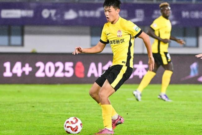 深圳新鹏城签西班牙青训抢断王杨希 堤防新星加盟