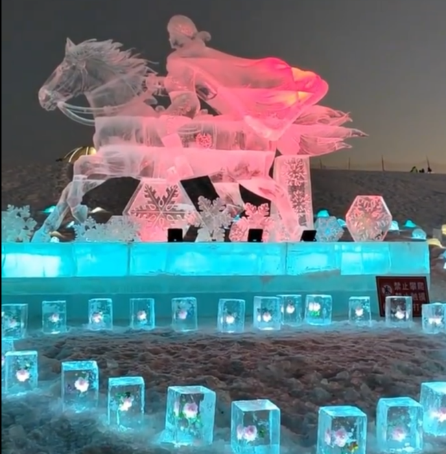 打造冰雕致敬贺娇龙负责人发声 纪念其贡献