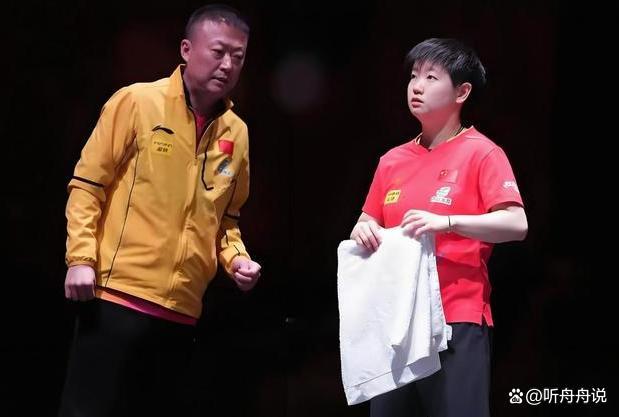 孙颖莎小跑上前和印度队教练握手 战术革命的背后