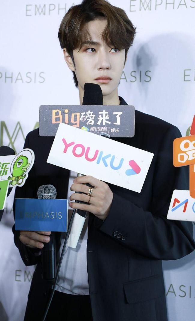 王一博 大明星回内娱 官方背书助力复出